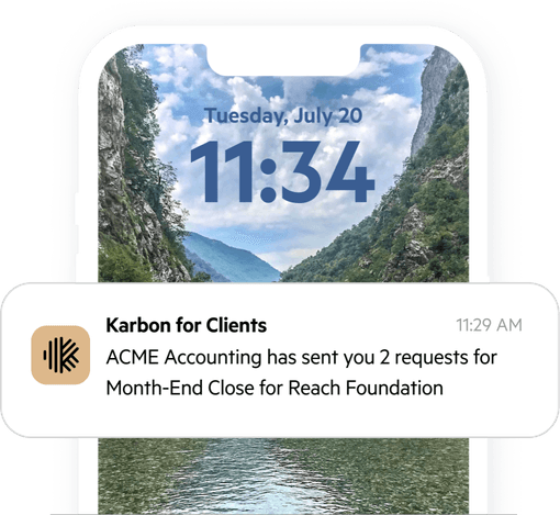 Illustration d’une notification poussée mobile de Karbon pour Clients affichée sur l’écran d’accueil d’un téléphone.