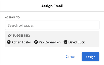 Interface utilisateur de la fonction d'affectation par courriel, montrant une liste de membres d'équipe suggérés générée par l'IA.